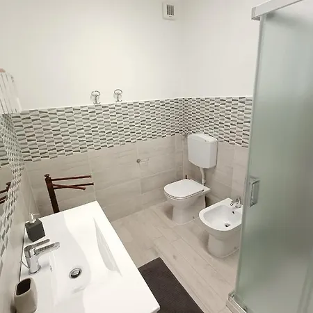 Il Cortile Di Greta Lu (Piedmont)